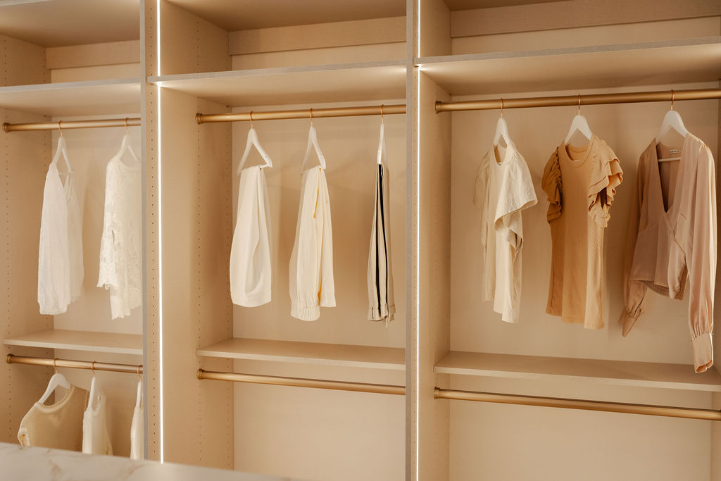 Her Luxury Closet and Vanity thumbnail 7